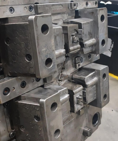 Should Ejector Pins Be Tight? The Right Fit for Injection Molds